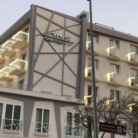 One Design فندق ريميني