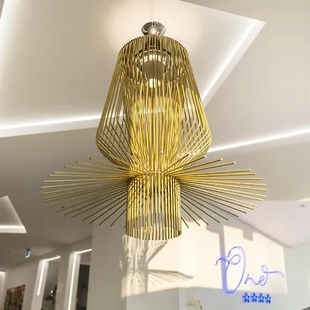 One Design 4*
